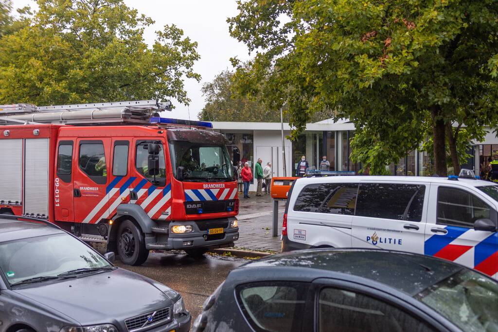 Man wordt niet goed tijdens vaccinatie griepprik in Protestantse kerk De Bron
