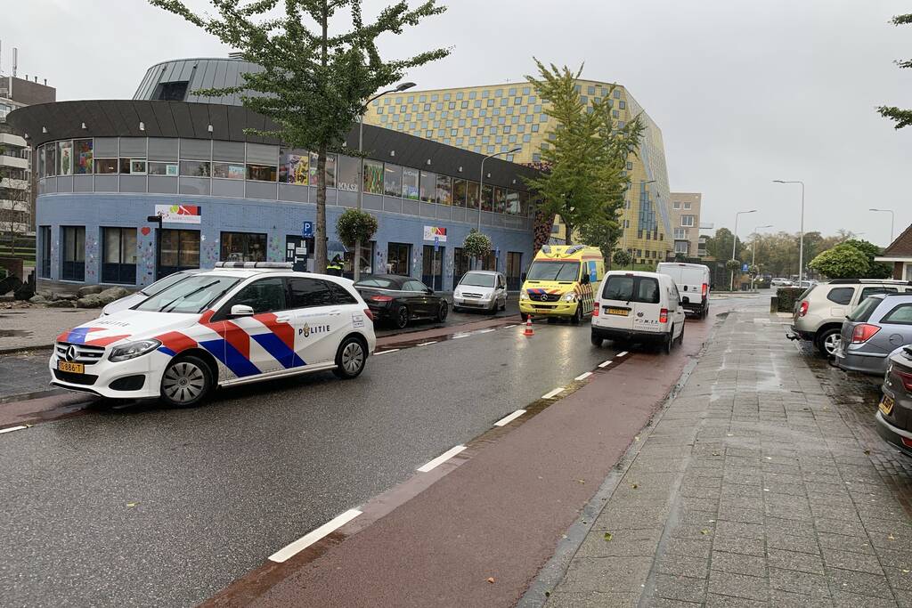 Meisje op fiets aangereden door auto