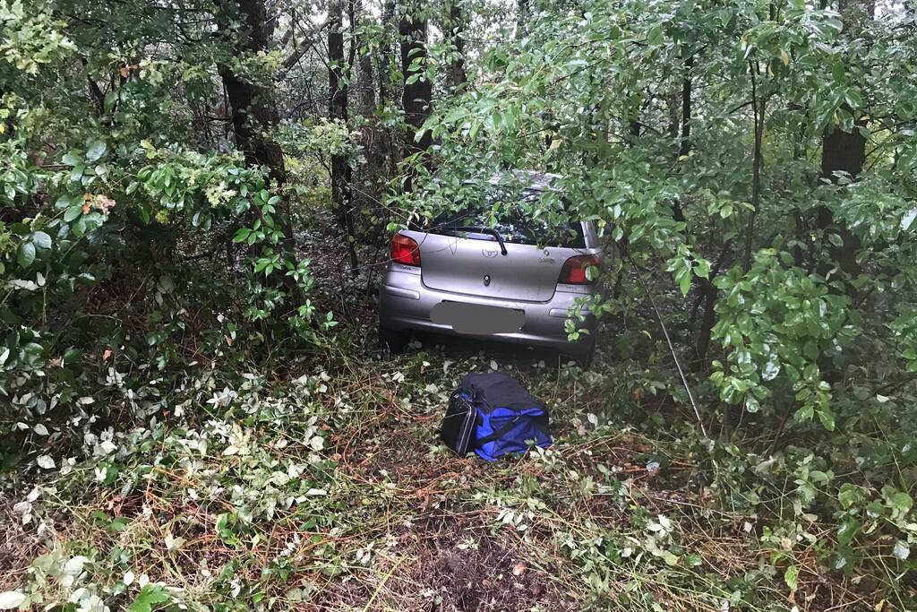 Auto vliegt uit de bocht op knooppunt Hoevelaken