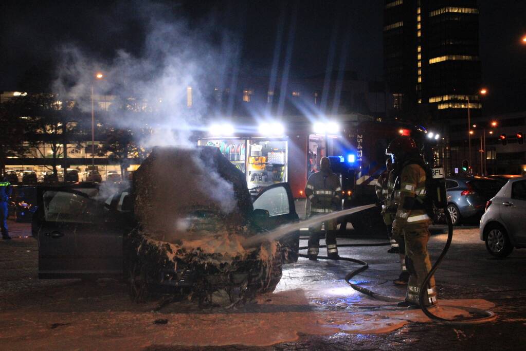 Personenauto gaat in vlammen op