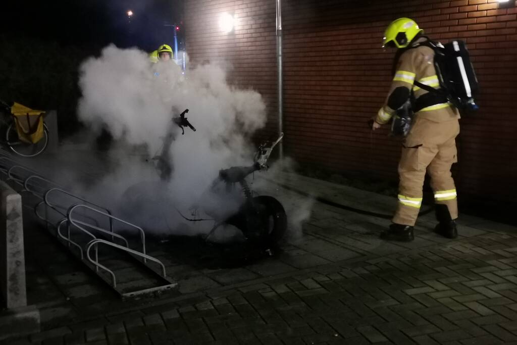 Appartementen geventileerd door brandende scooter