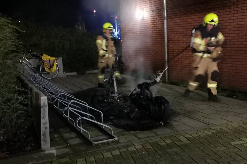 Appartementen geventileerd door brandende scooter