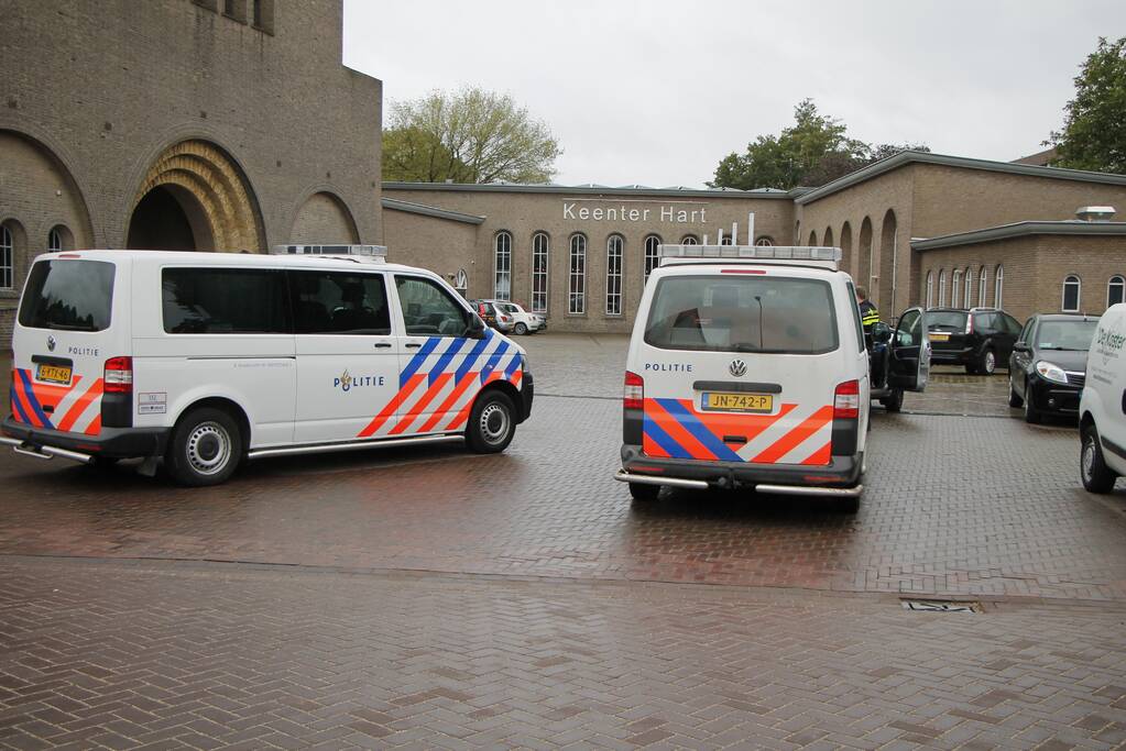 Grote hoeveelheid nep-merkkleding in bestelbus in beslag genomen