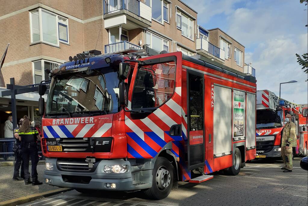 Appartement op tweede verdieping vol rook na brand in keuken