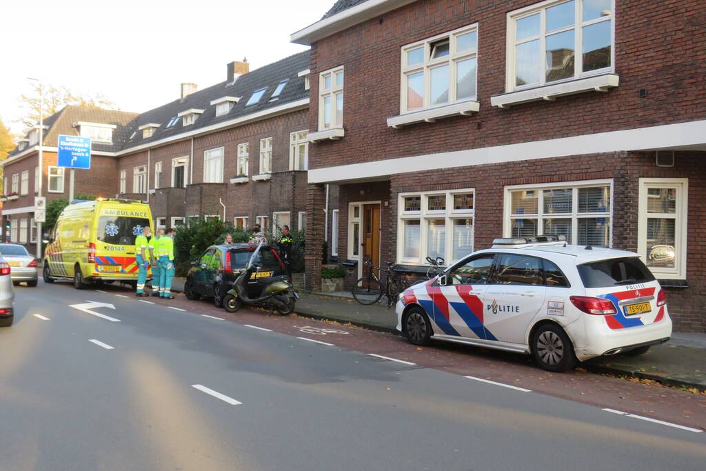 Automobilist mogelijk doorgereden na aanrijding met personenauto