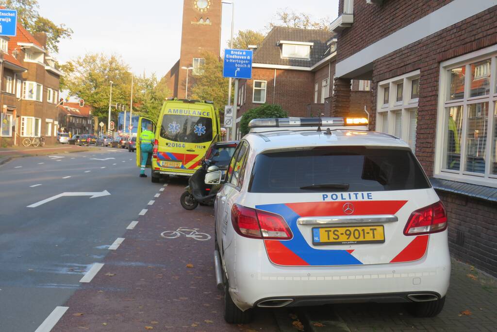 Automobilist mogelijk doorgereden na aanrijding met personenauto