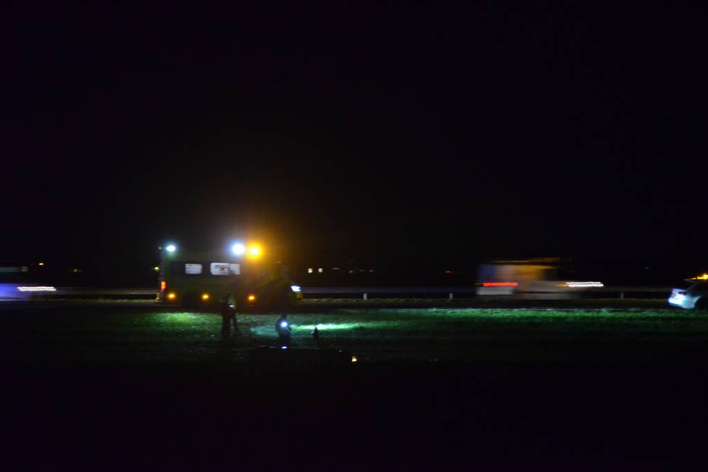 Personenauto in de sloot