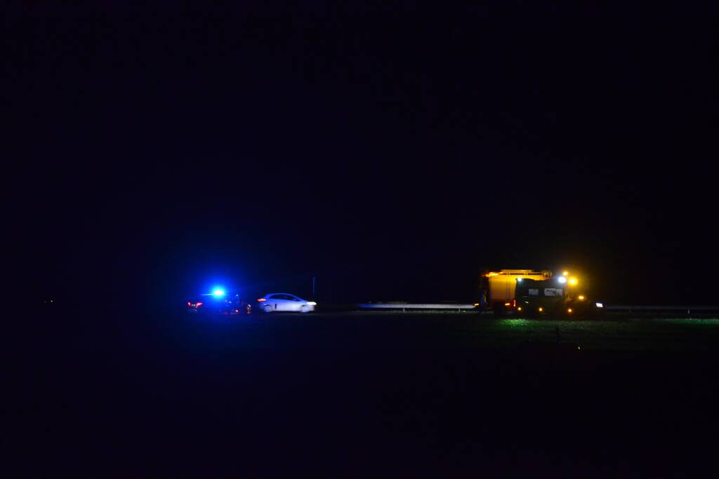 Personenauto in de sloot