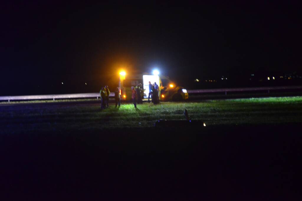 Personenauto in de sloot