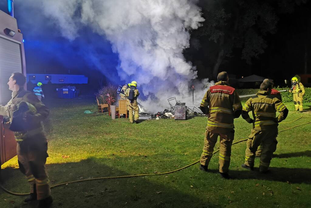 Caravan in brand op vakantiepark