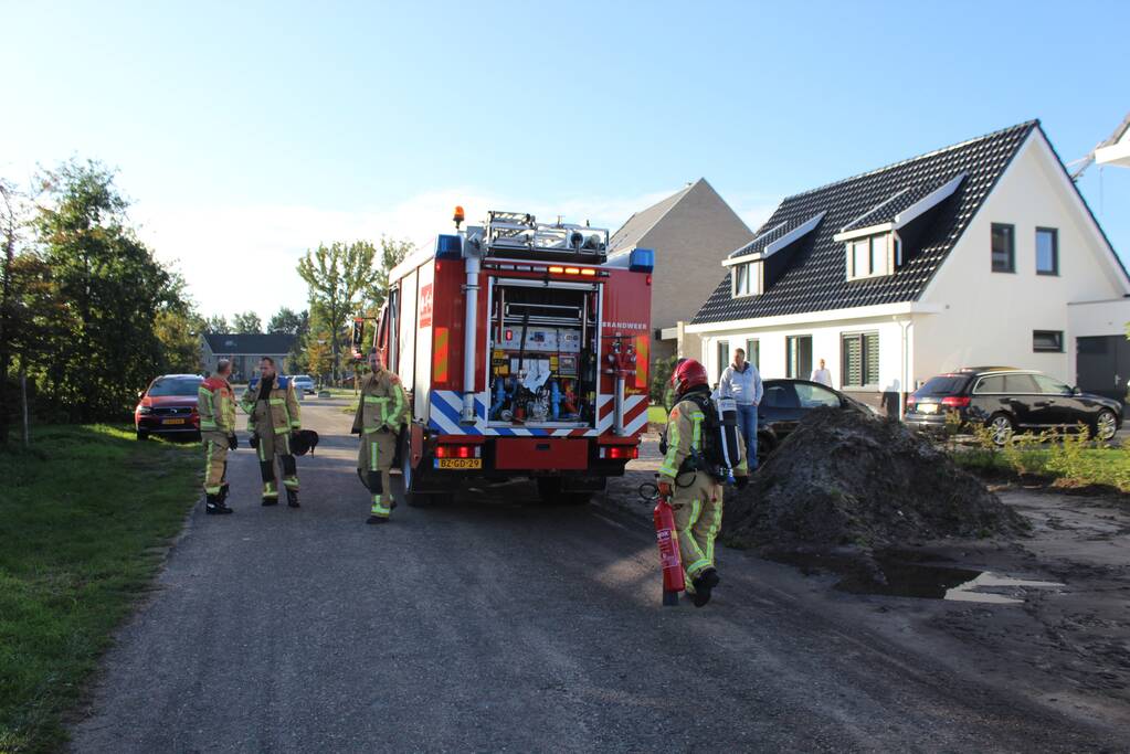 Steekvlam uit warmtepomp met poederblusser gedoofd