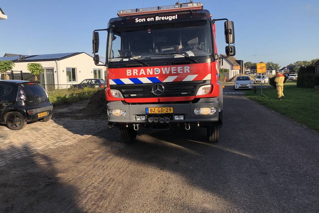 Steekvlam uit warmtepomp met poederblusser gedoofd