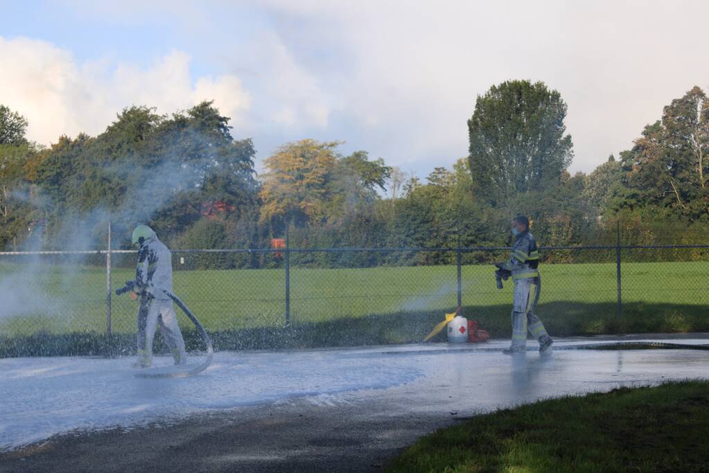 Brand in ton achter tankstation