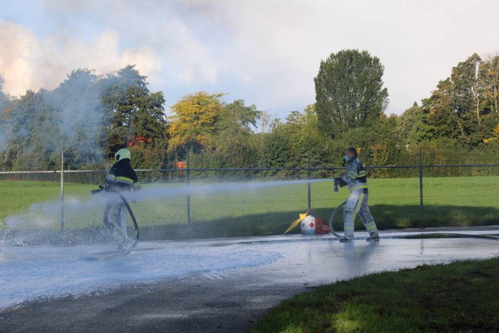 Brand in ton achter tankstation