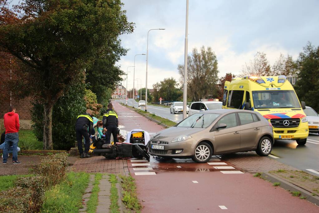 Aanrijding tussen auto en scooter