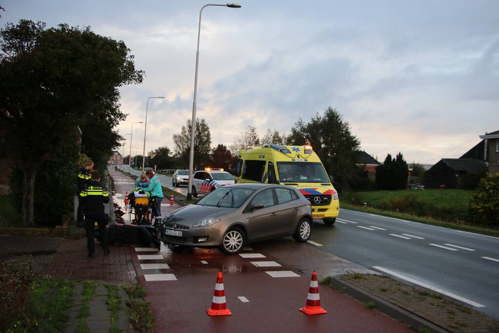 Aanrijding tussen auto en scooter