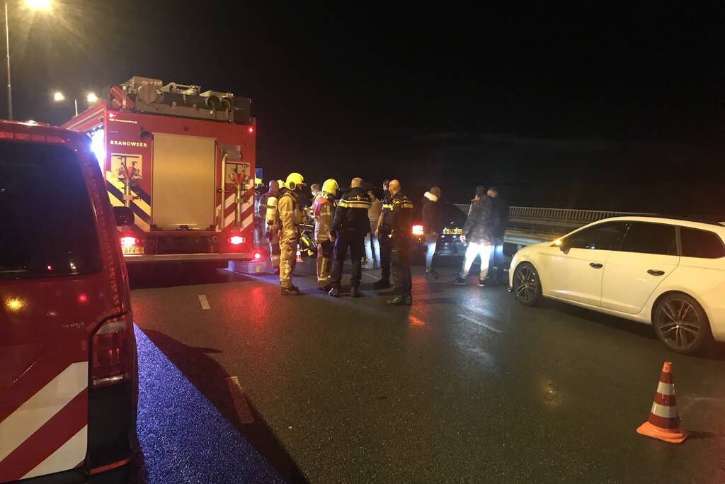 Kop-staartbotsing tussen drie auto's