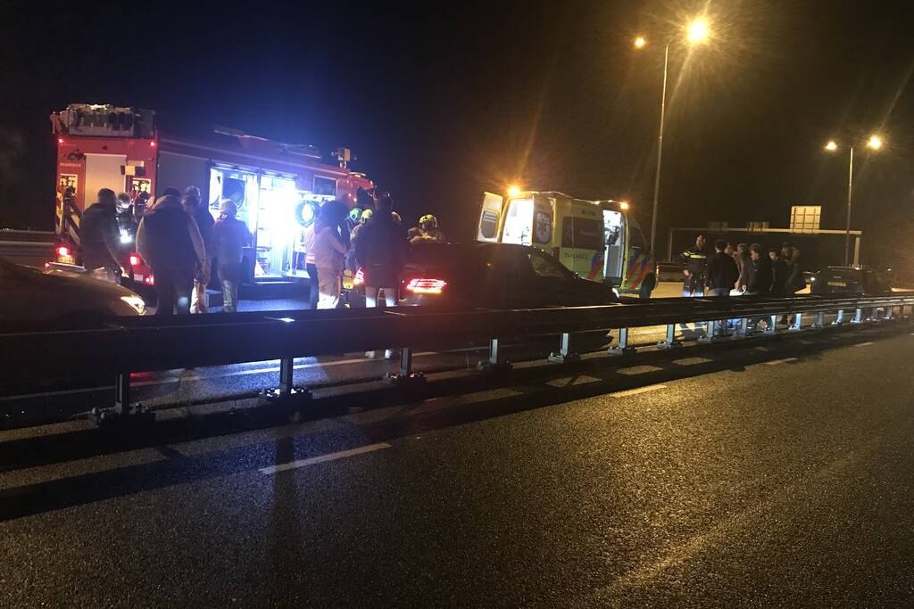 Kop-staartbotsing tussen drie auto's