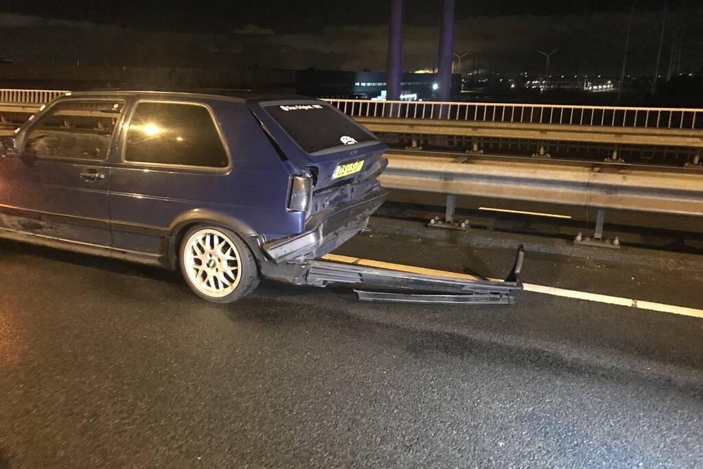 Kop-staartbotsing tussen drie auto's