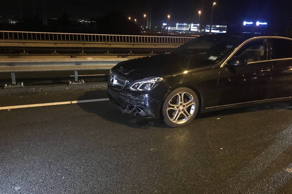 Kop-staartbotsing tussen drie auto's
