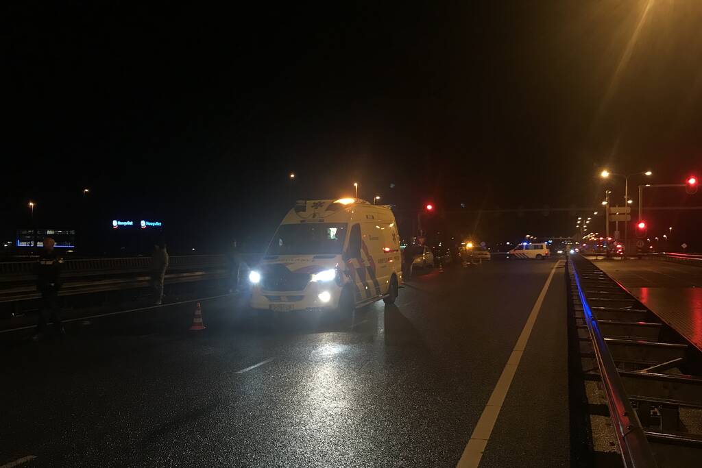 Kop-staartbotsing tussen drie auto's