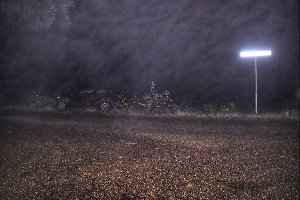 Auto in sloot, bestuurder spoorloos