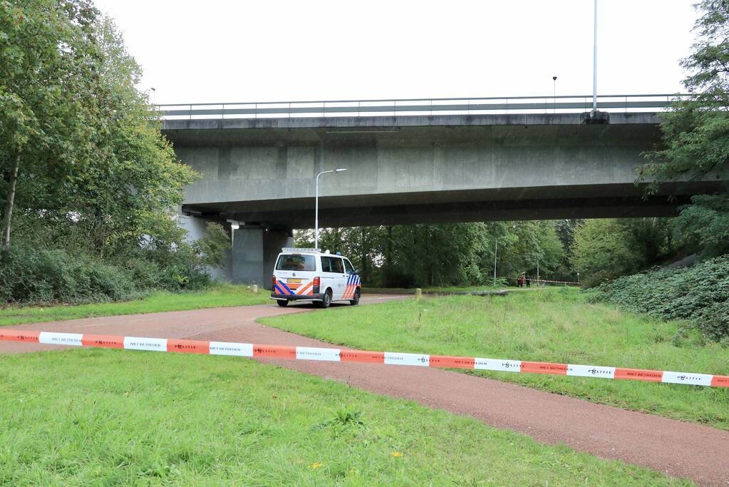 Mogelijk explosief aangetroffen onder viaduct