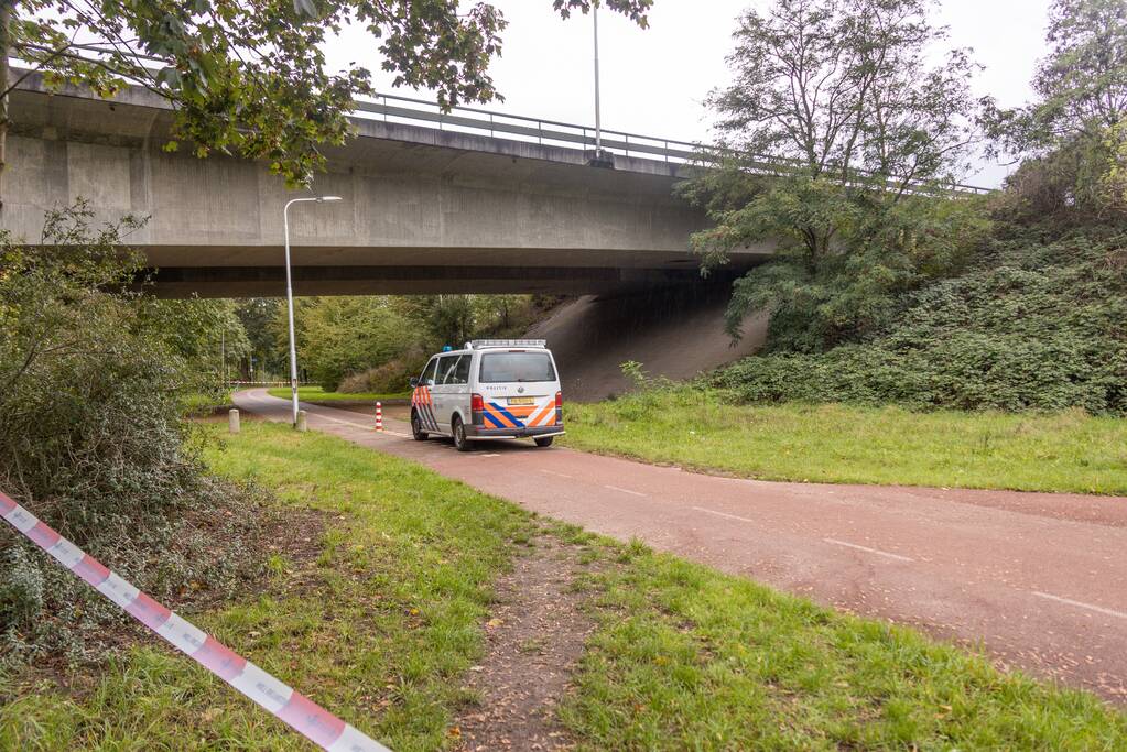 Mogelijk explosief aangetroffen onder viaduct