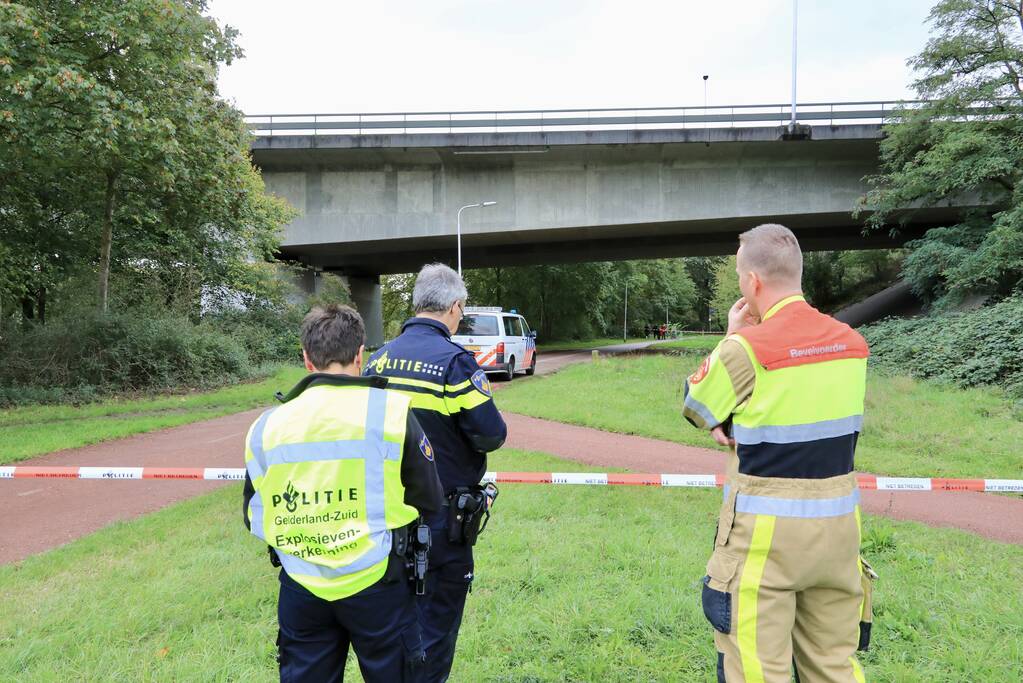 Mogelijk explosief aangetroffen onder viaduct