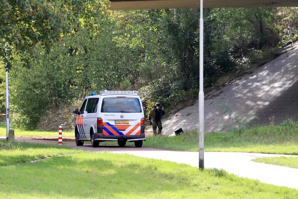 Mogelijk explosief aangetroffen onder viaduct