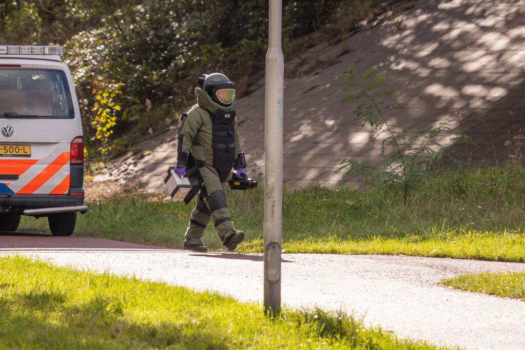 Mogelijk explosief aangetroffen onder viaduct