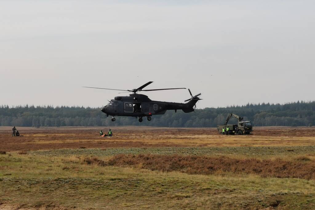 Brandweer en Landmacht oefenen boven Ginkelse Heide