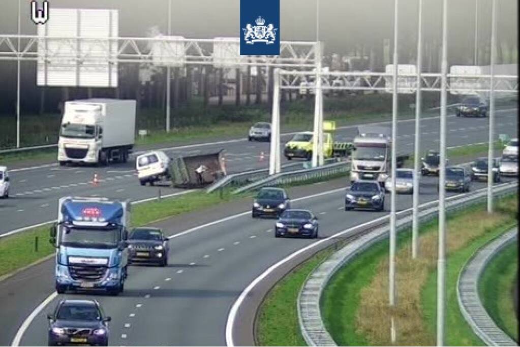Parallelbaan snelweg dicht na ongeval