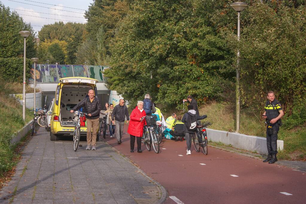 Man gewond na val met scooter in fietstunnel