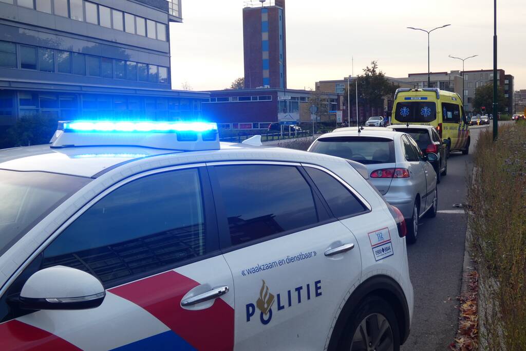 Kop-staart aanrijding tussen drie voertuigen