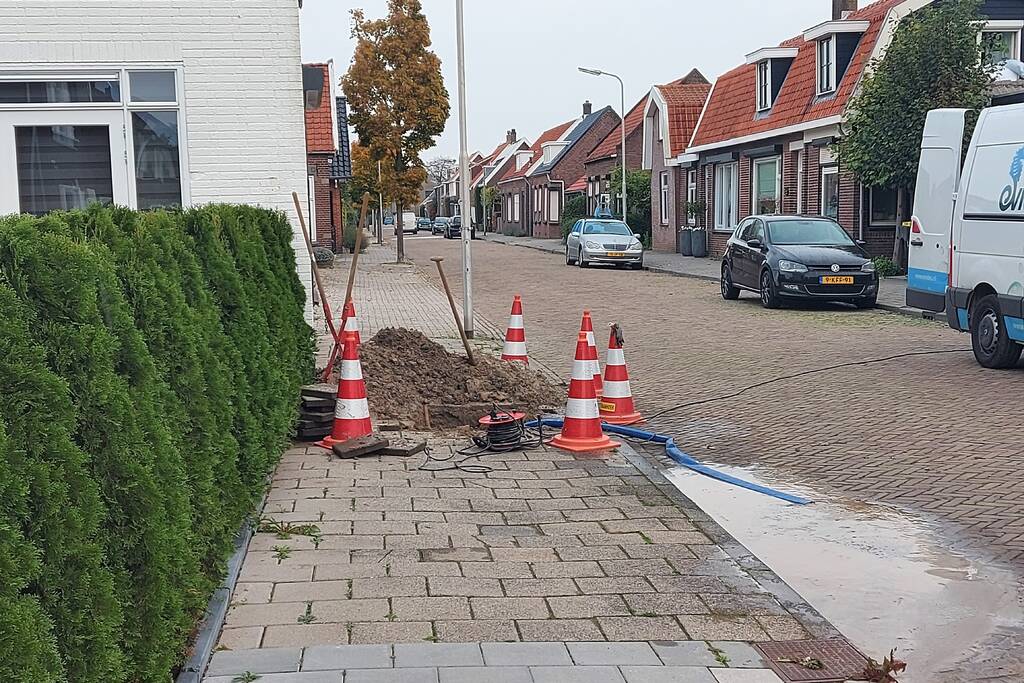 Waterlekkage onder trottoir