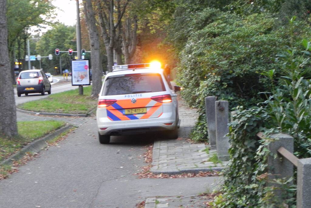 Twee fietsers botsen op fietspad