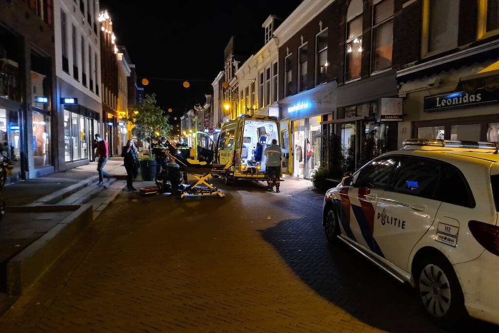 Man wijkt uit en slaat over de kop