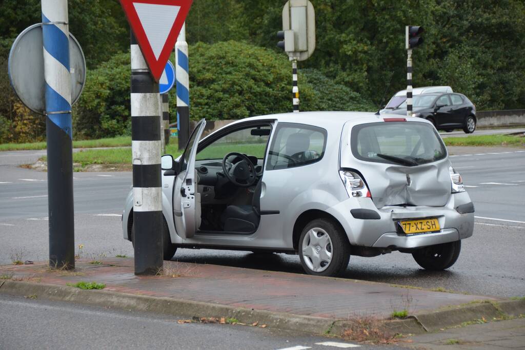 Kop-staart botsing tussen twee voertuigen