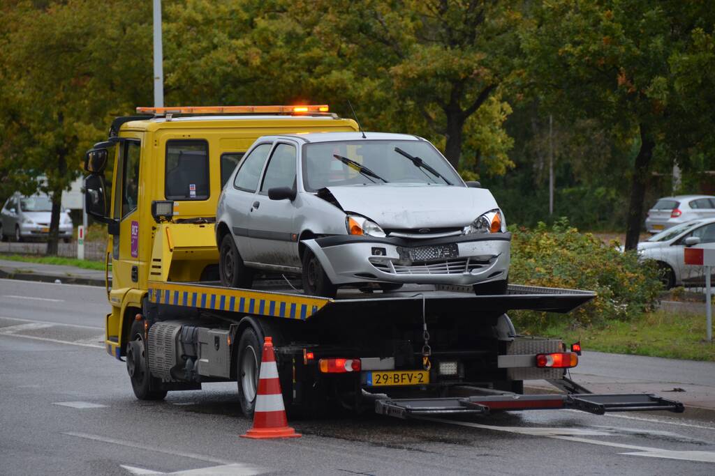 Kop-staart botsing tussen twee voertuigen