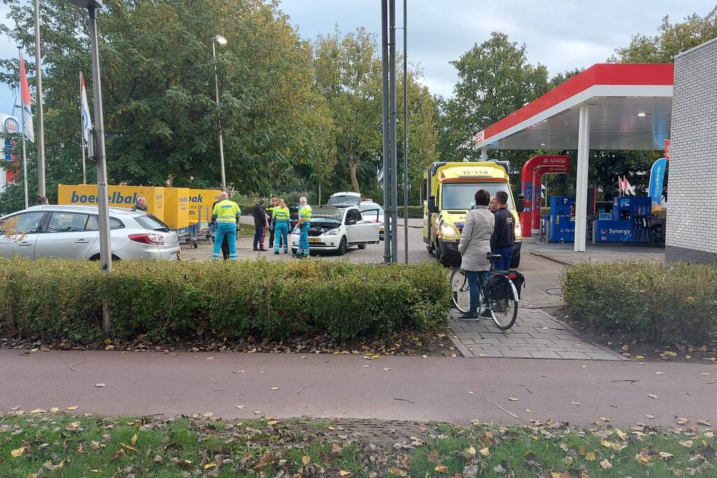 Twee voertuigen in botsing