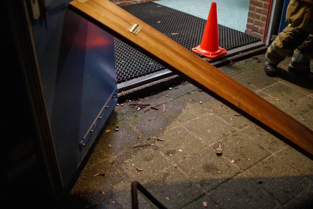 Toegangsdeur opgeblazen van sporthal