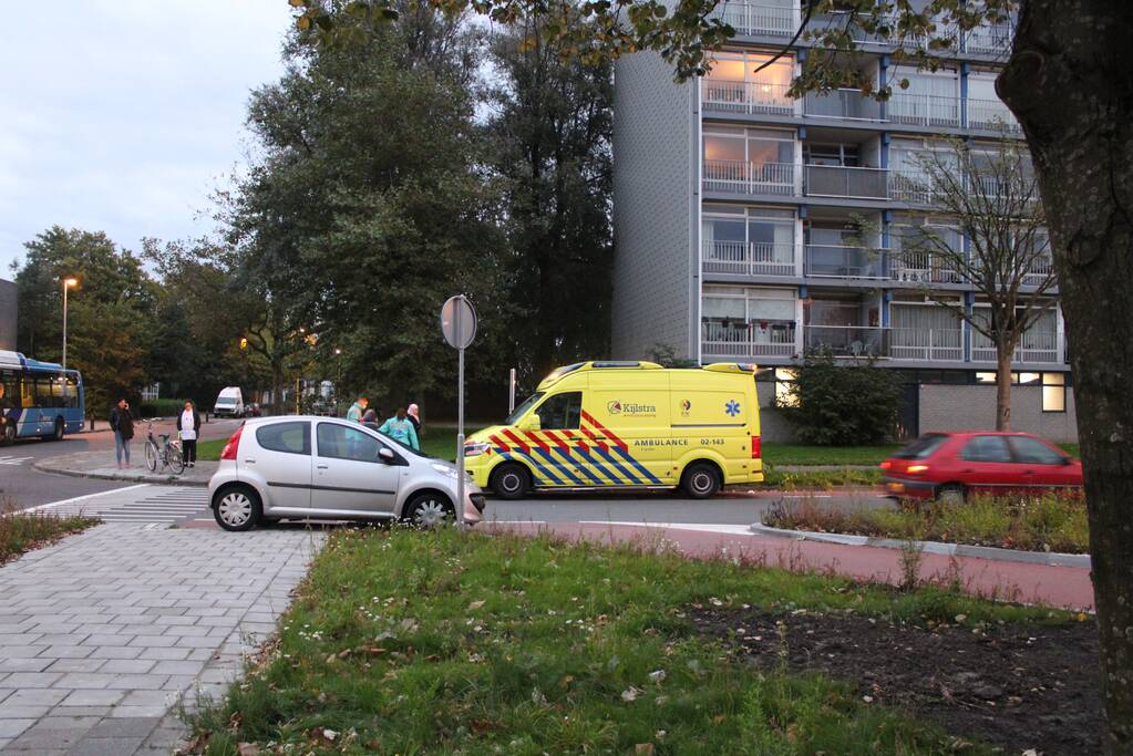 Fietser gewond na botsing met auto Bilgaardpassage