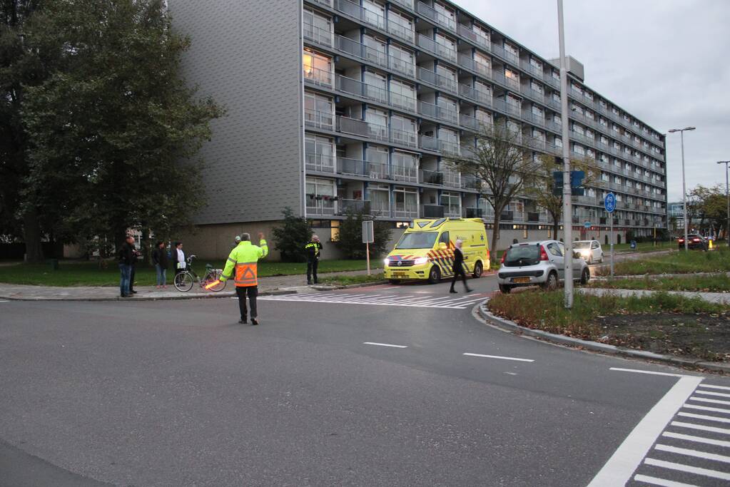 Fietser gewond na botsing met auto Bilgaardpassage