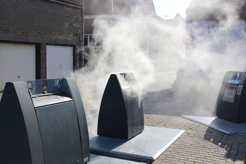 Brand door vuurwerk in ondergrondse container