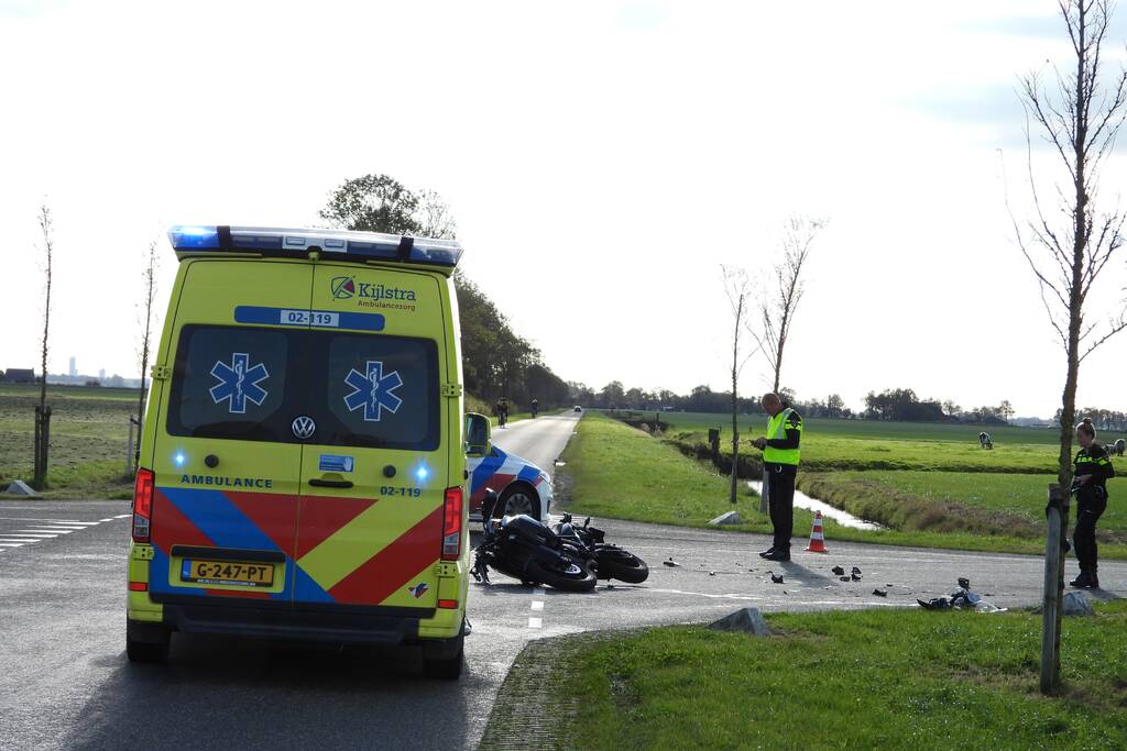 Motorrijder gewond na botsing met auto op kruising