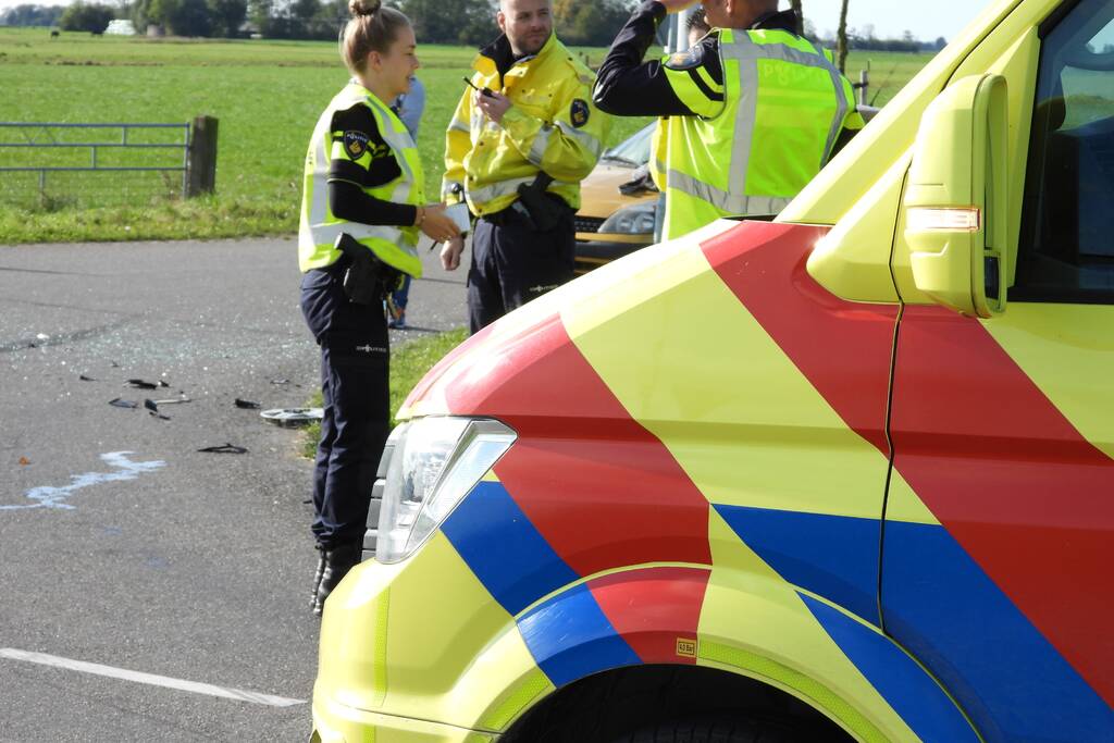 Motorrijder gewond na botsing met auto op kruising