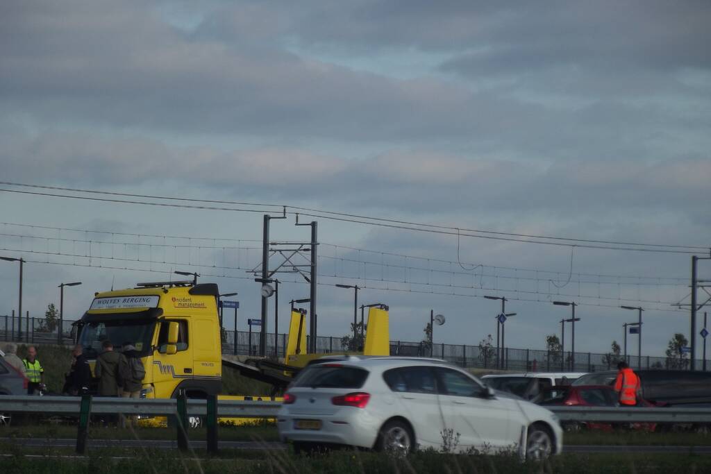 Bedrijfsbus en drie auto's betrokken bij ongeluk