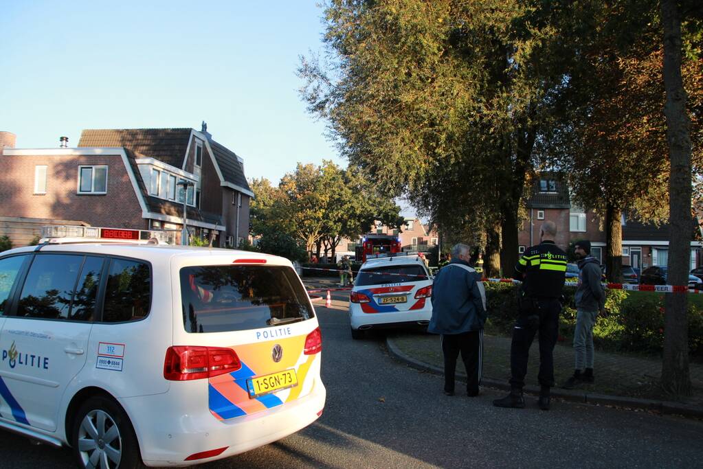 Voordeur woning flink beschadigd door brand