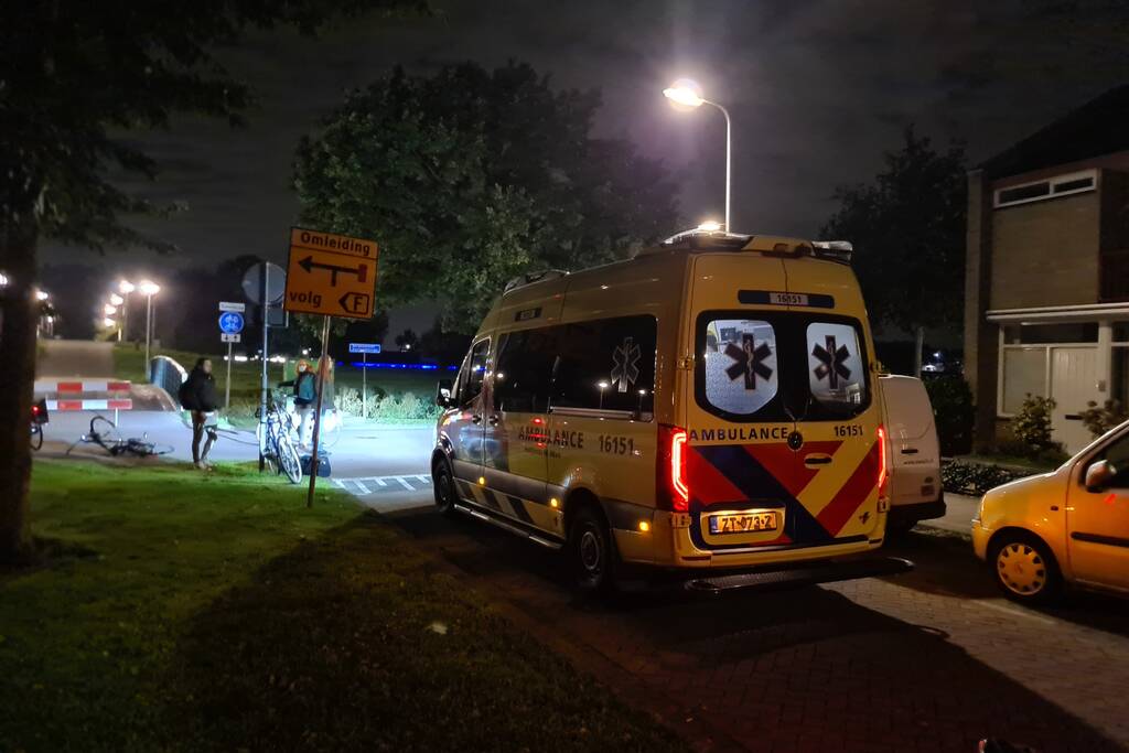 Fietser remt en slaat over de kop